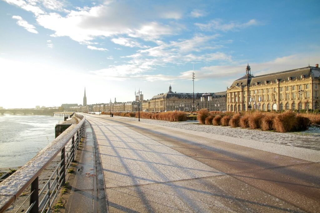 Visitez Bordeaux lors de vos vacances en Gironde, au camping GCA, aire naturelle de camping près d'Hourtin