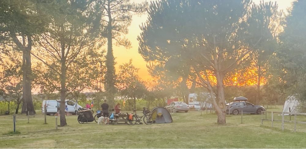 Hébergement flexible pour les cyclotouristes, au camping GCA, aire naturelle de camping en Gironde