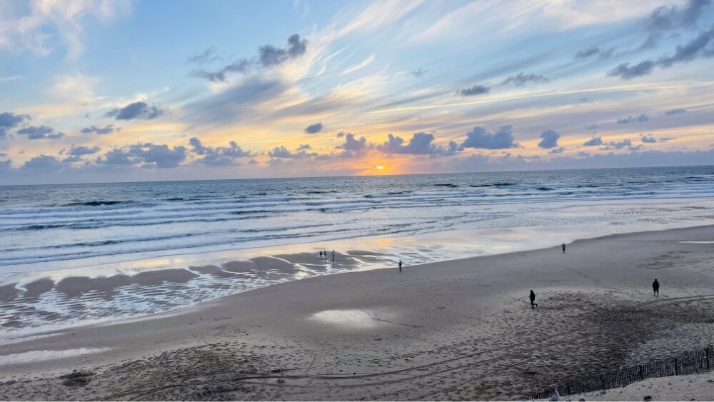 Les plages océanes d’Hourtin sont accessibles via la piste cyclable
