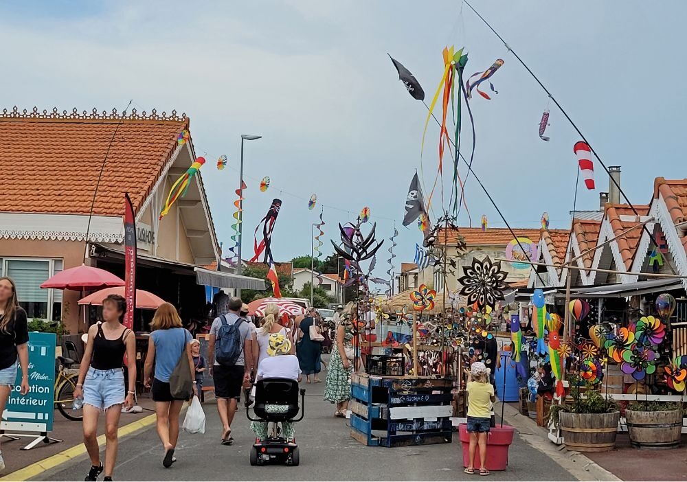 Le Marché de montalivet aux alentours du camping GCA, camping en Gironde