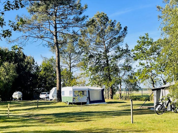 Emplacement pour camping-car, de l'aire naturelle de camping en Gironde, camping GCA