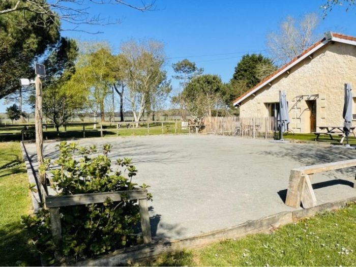 Terrain de pétanque du camping GCA, aire naturelle de camping en Gironde